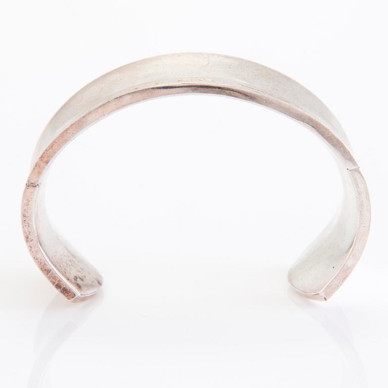 TIFFANY & CO, RANNEKORU, "Tiffany 1837 Cuff", ja KAULAKORU, sterling hopeaa, USA.