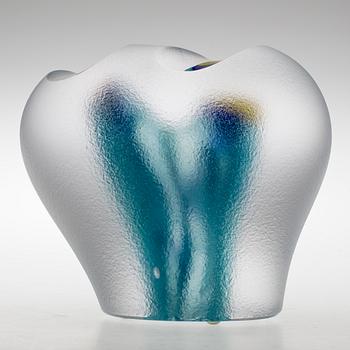 SKULPTUR, glas. Monica Backström, Kosta Boda. Signerad och numrerad 2/25. 1990-tal/2000-tal.