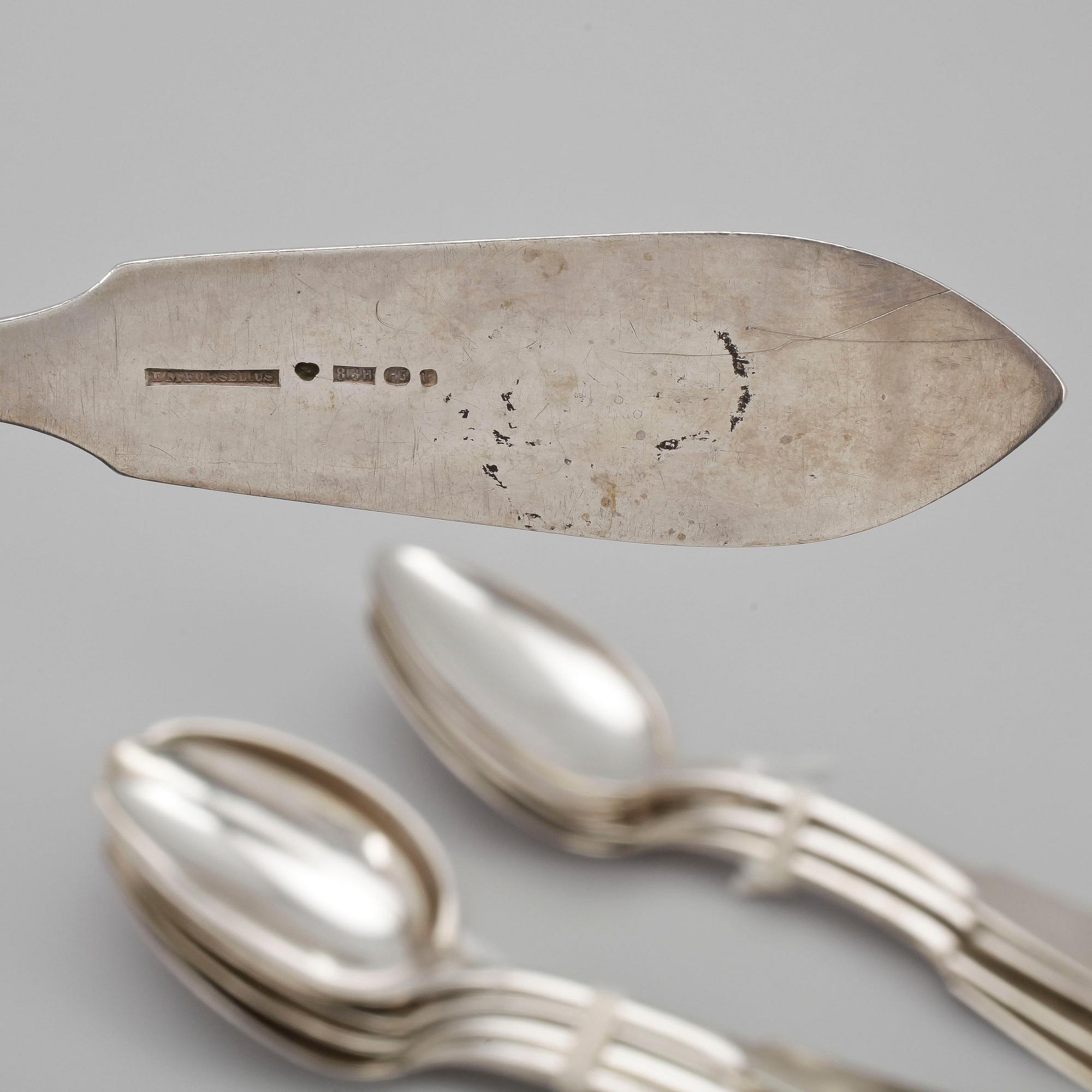 MATSKEDAR, 12 st samt SOPPSLEV. Silver. Finland. Total vikt ca 705 g.