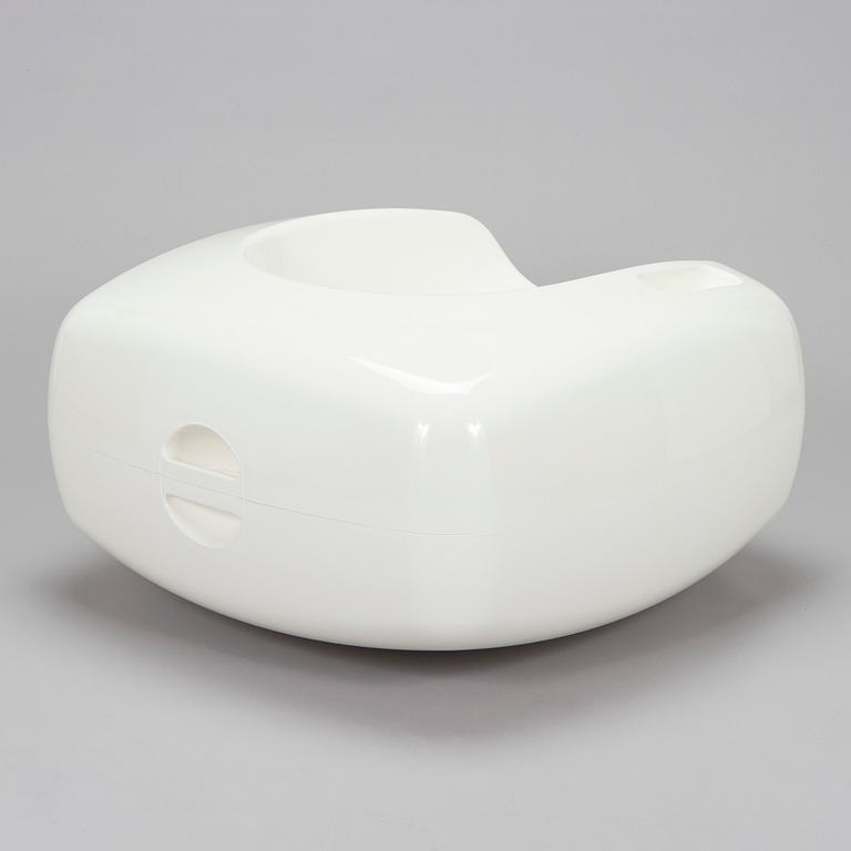 Eero Aarnio, "Soap-tuoli" Artekno, signeerattu Eero Aarnio, 2010.