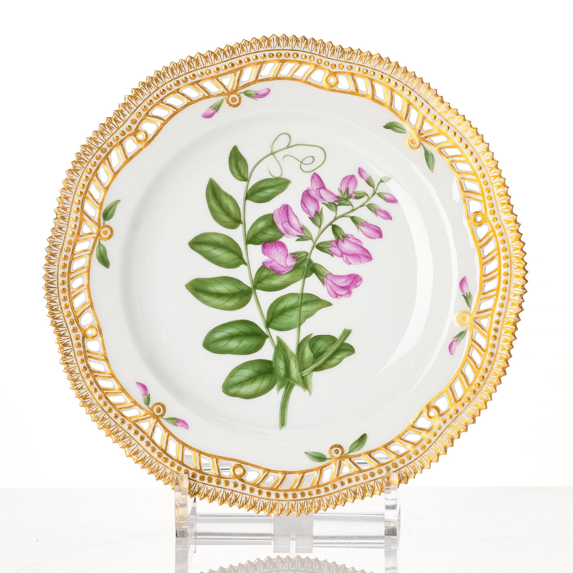 A set of 12 Royal Copenhagen 'Flora Danica' dessert dishes, Denmark, 20th Century.