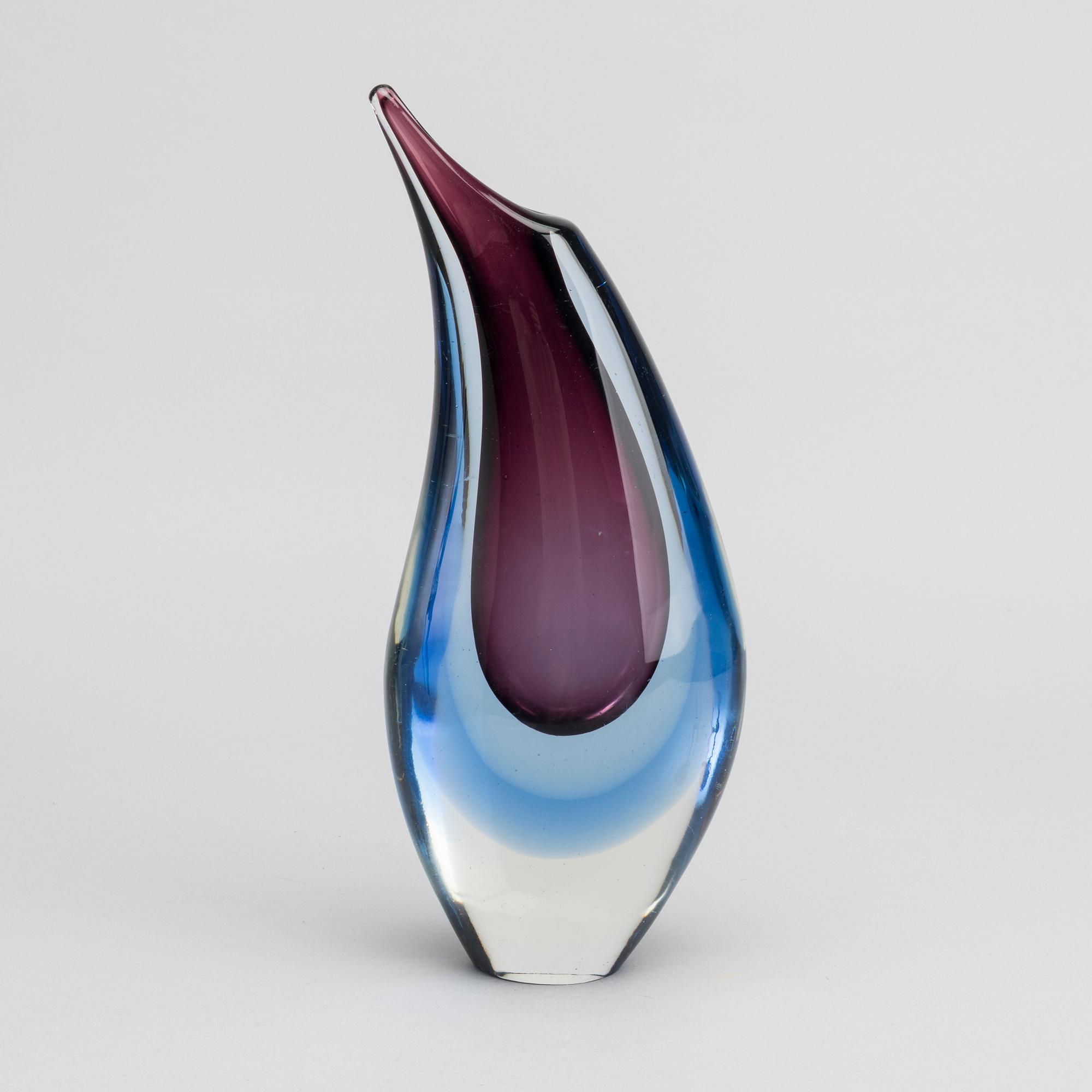 A MURANO SOMMERSO GLASS VASE, 1955-65.