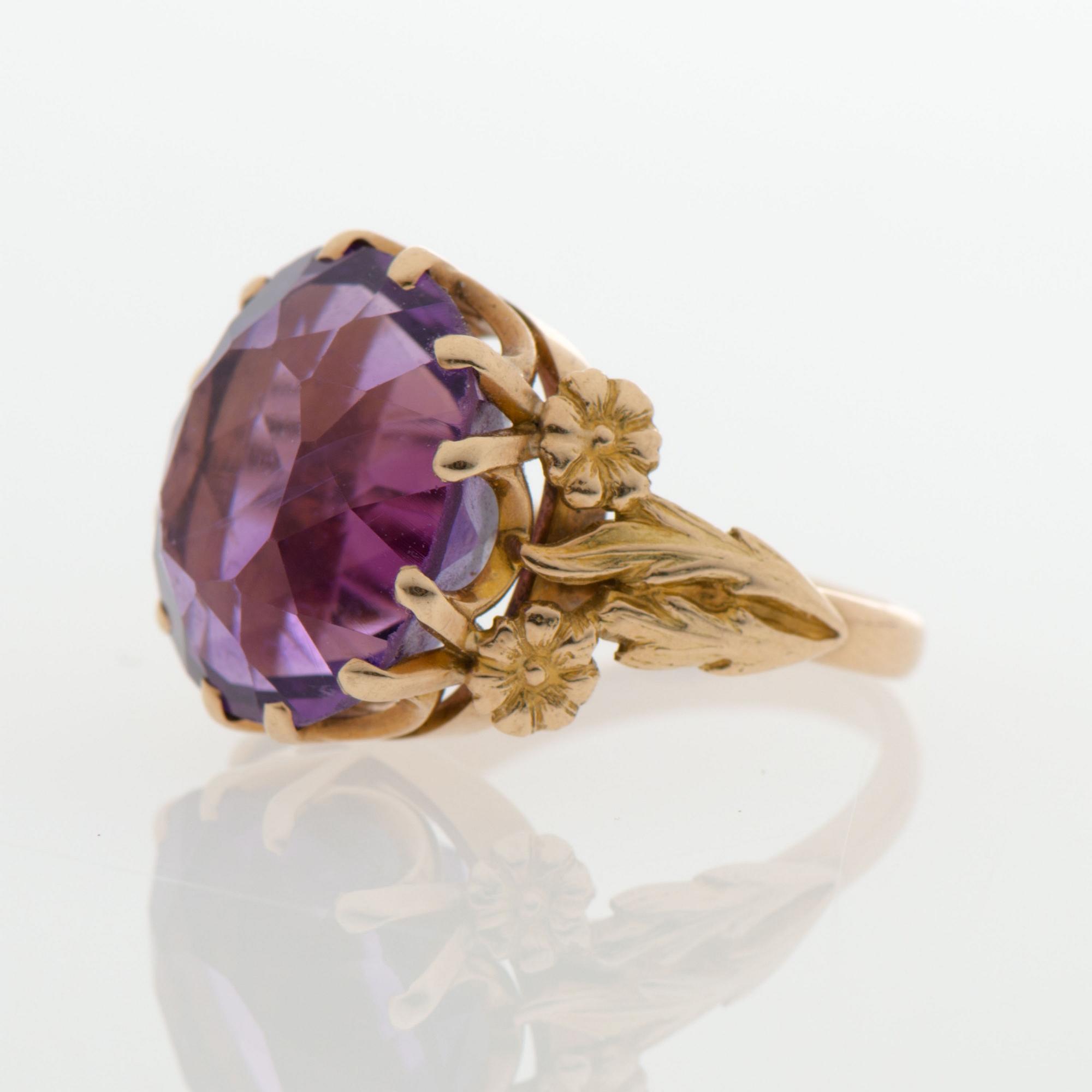 A RING, facetted amethyst, 14K gold. A. Suni, Helsinki Finland 1945.