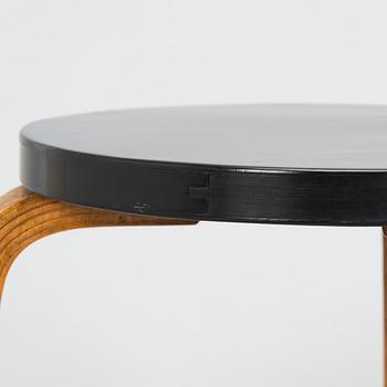 Alvar Aalto, jakkarapari, malli 60, O.Y. Huonekalu-ja Rakennustyötehdas A.B, Finmar, Suomi, 1934–39.