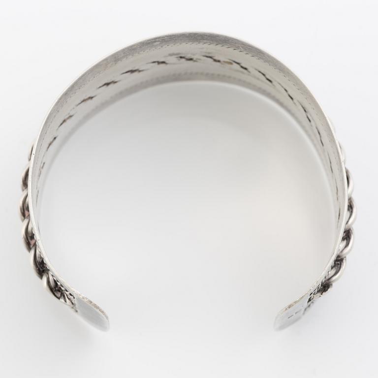 Arm ring silver.