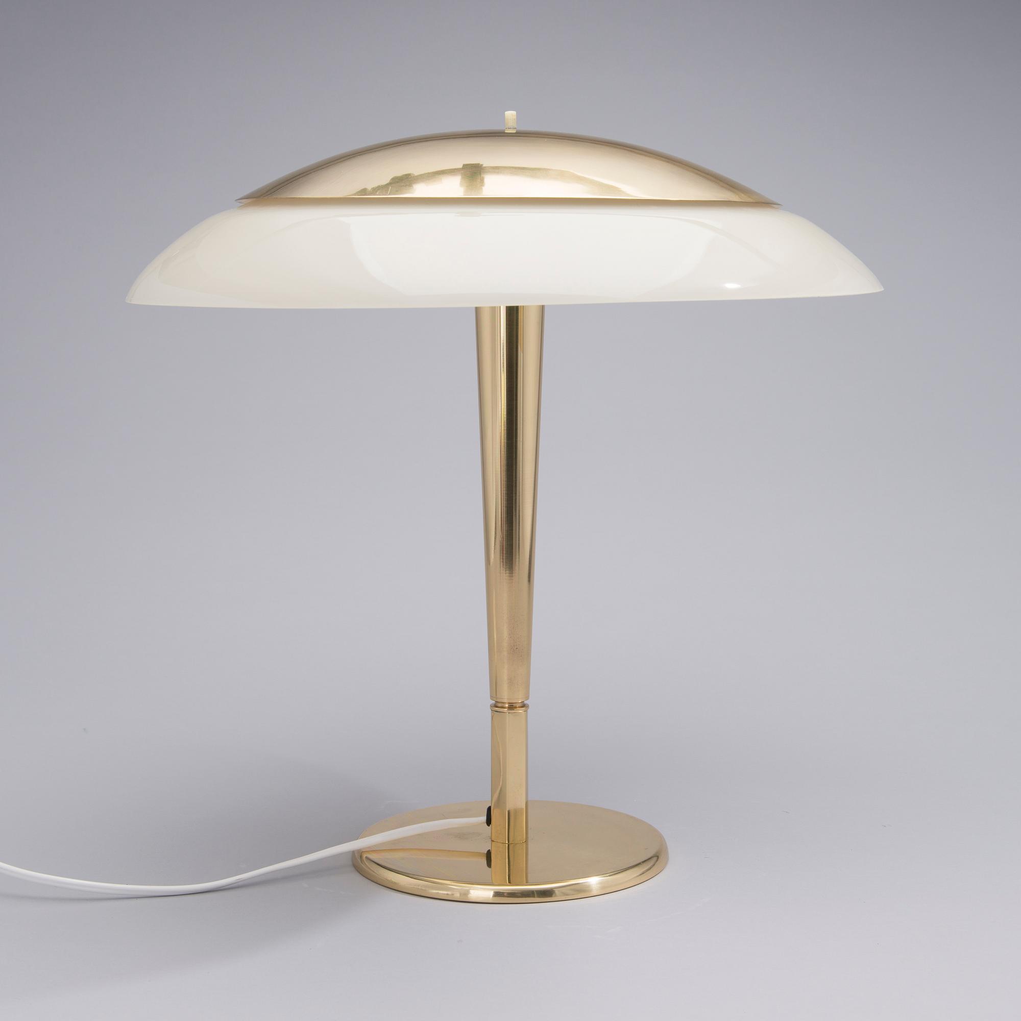 PAAVO TYNELL, PÖYTÄVALAISIN. Malli 5061. Taito/Idman, 1940/50-luku.