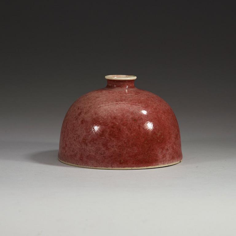 A peach bloom brush pot 'taibo zun', Qing dynasty (1644-1912), with Kangxi six character mark.