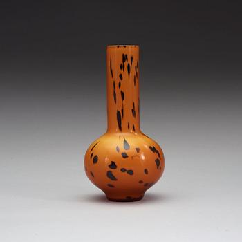 VAS, pekingglas. Sen Qingdynasti (1644-1912), med Guangxu fyra karaktärers märke.