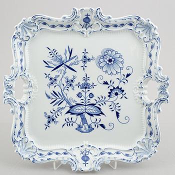 29 pieces of a "Zwiebelmuster" porcelain service, Meissen, Germany.