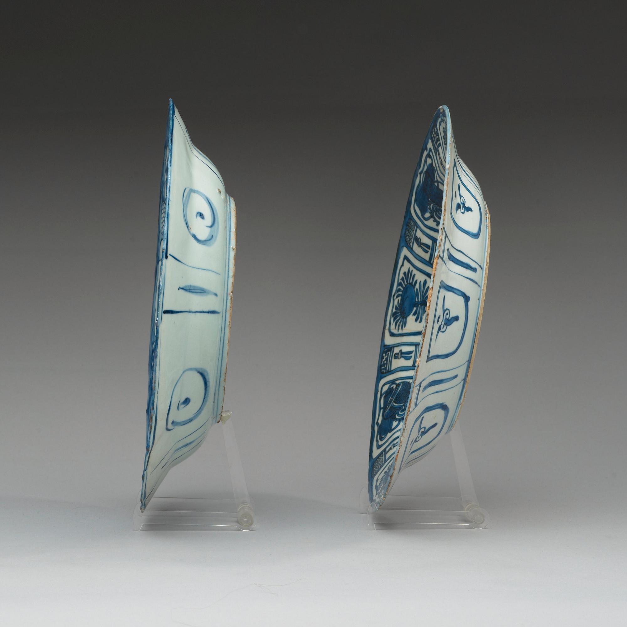 Two blue and white kraak dishes, Ming dynasty, Wanli (1572-1620).