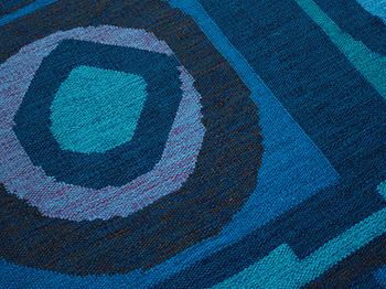 MATTA. Rölakan. 238,5 x 175 cm. Signerad Signerad GBJ samt en vävarsignatur i form av ljusgrön ruta.