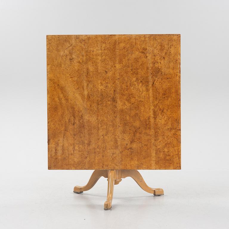 A Swedish root veneered tilt top table, end of the 18th Century.