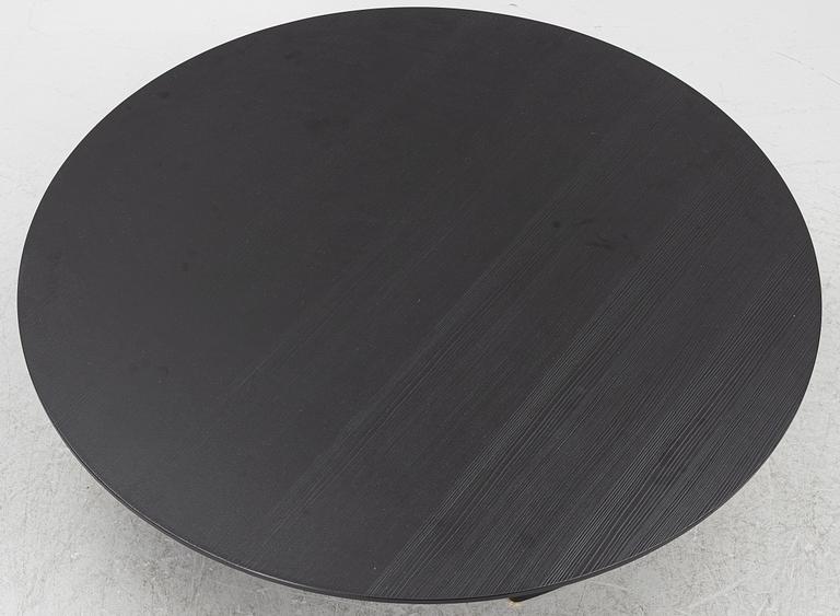 A coffee table, Minotti, Italy, 21st century.