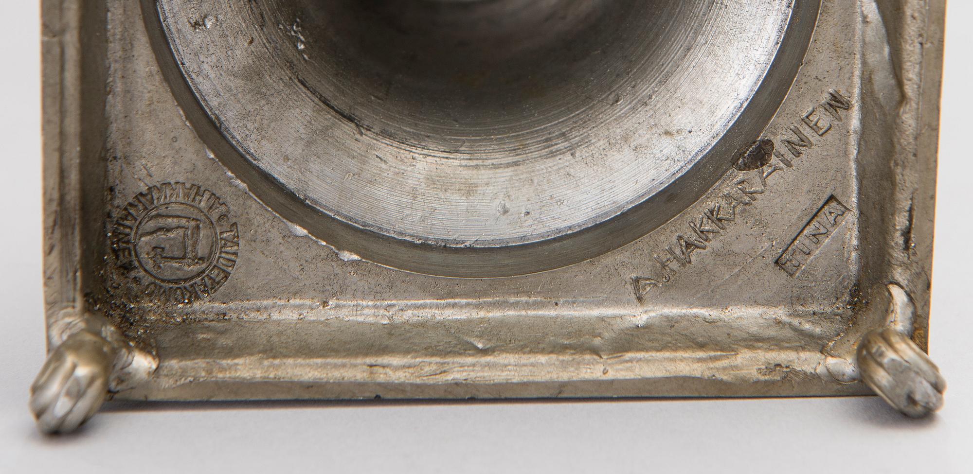 KYNTTILÄNJALKOJA 2 paria, tinaa, valmistajat Oy Taito Ab ja Antti Hakkarainen, 1930-luku.