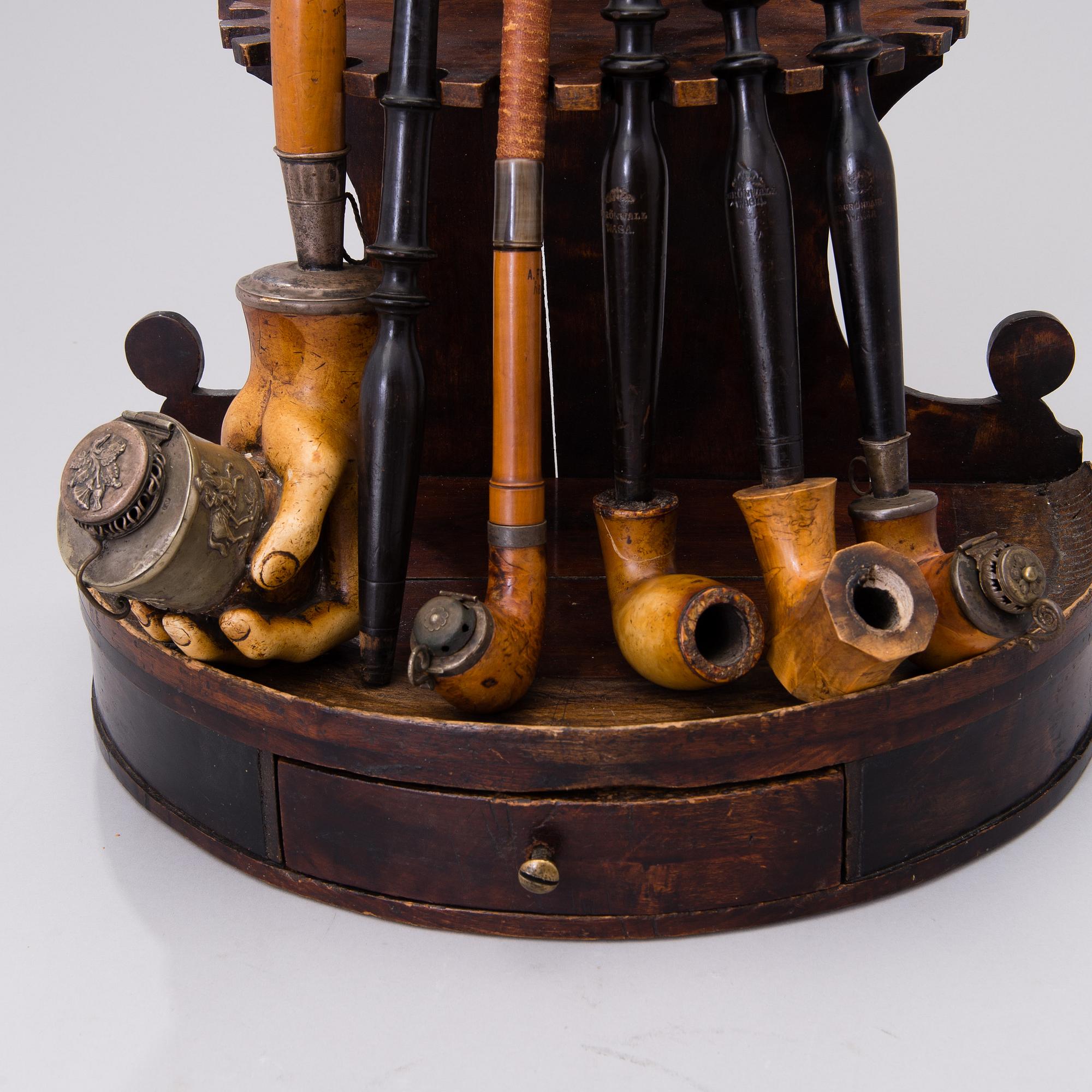 19th century pipes on a wooden pipe rack.
