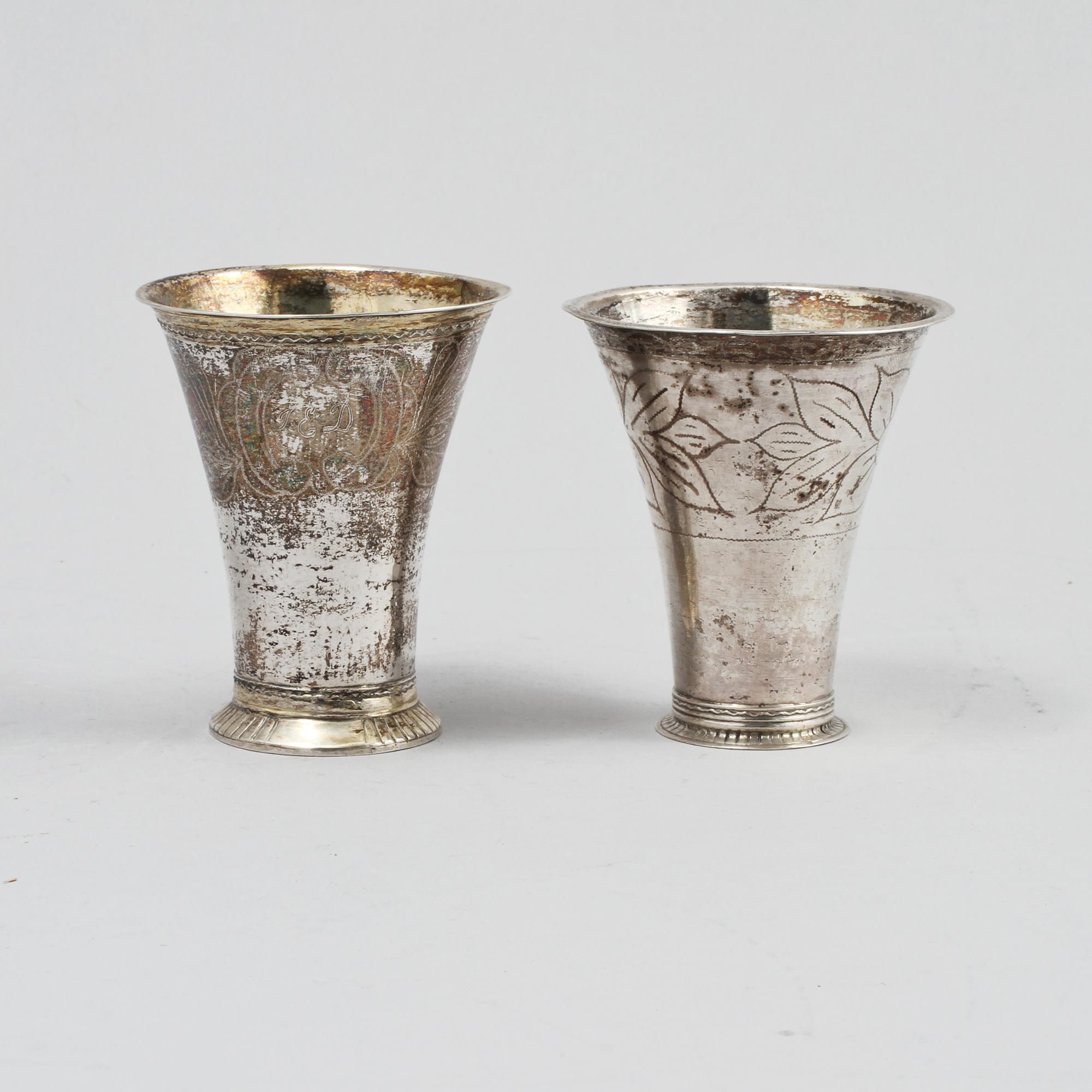 BÄGARE, 2 st, silver Olof Peter Almén, Hedemora, 1796 samt Lars Bjugg, Jönköping, 1809. Vikt 109 g.