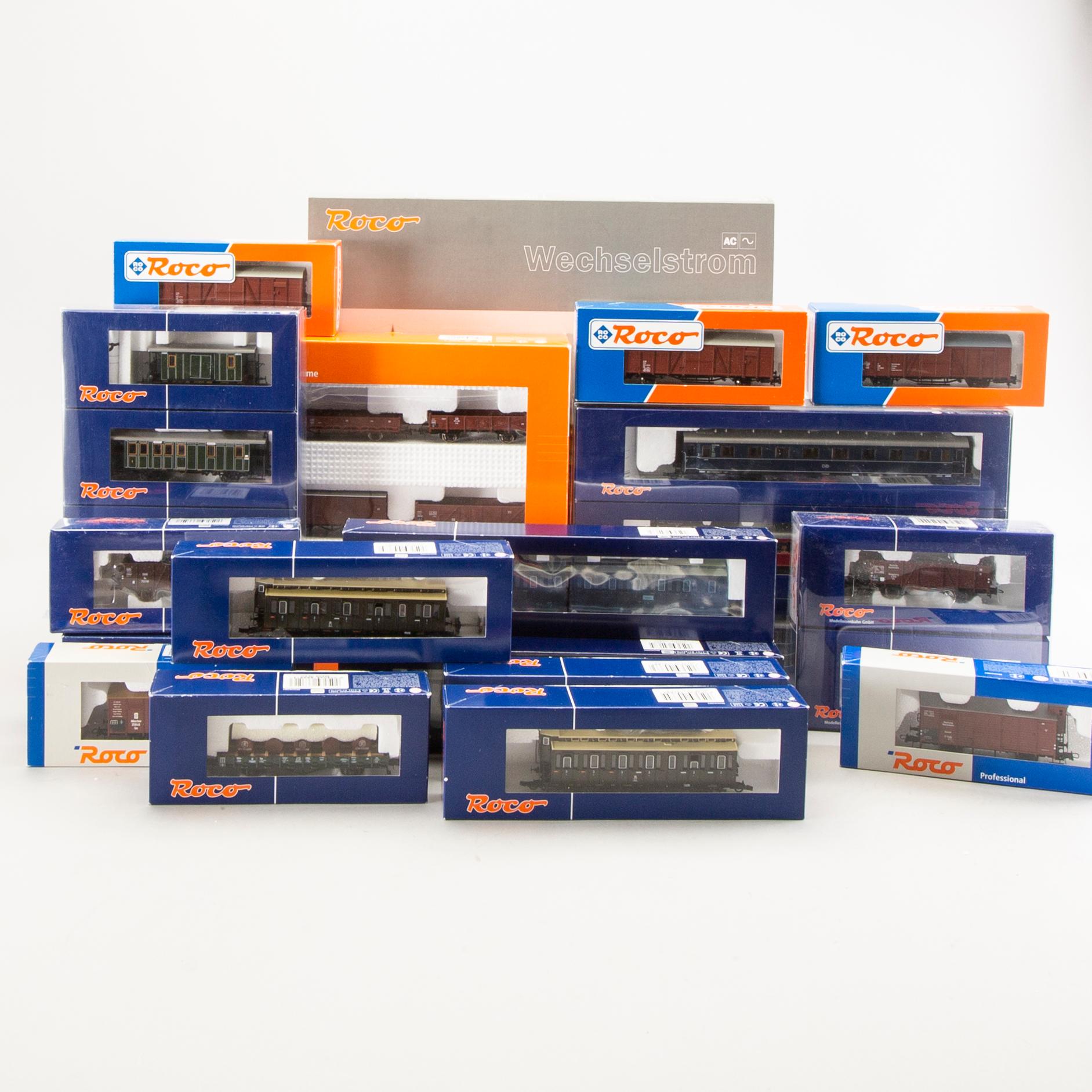 1 Roco trainset 61410, 2 wagon sets and 20 wagons.