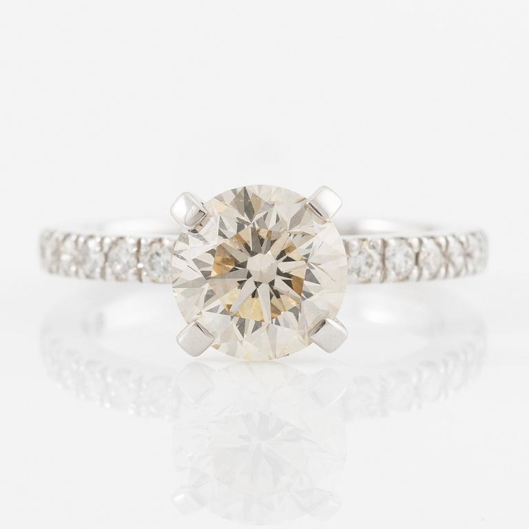 Ring, 18K vitguld med briljantslipad diamant.