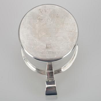 SOCKERTÅNG samt GRÄDDSNÄCKA och SOCKERSKÅL, silver, Bertel Gardberg, 1967 resp. 1983-84. Totalvikt 289 g.