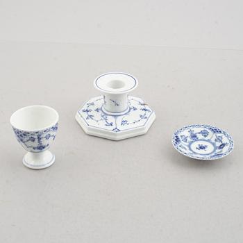 Royal Copenhagen, 17 pieces of a "Musselmalet" service, Denmark, varying dates of manufacture 1894-1960's.