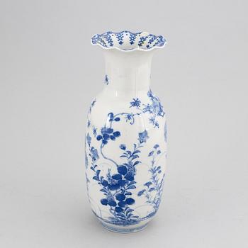 Vas, porslin, Japan, troligen 1900-talets mitt.