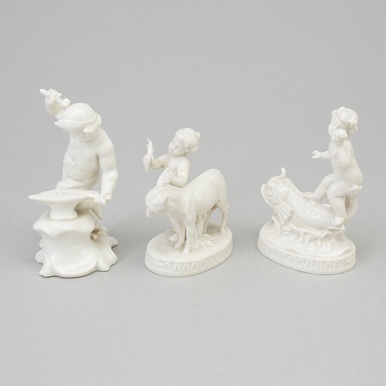 A set of three porcelain figurines, among others Rudolstadt, around 1900.