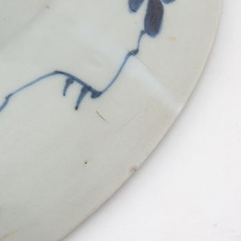 A blue and white dish, Qing dynasty, early 18th century.