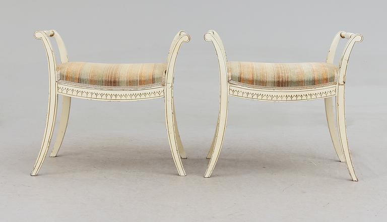 TABURETTER, 1 par, 1900-talets första hälft.