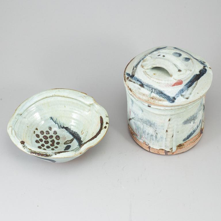 A group of Japanese jar with cover and bowl, 20th century.