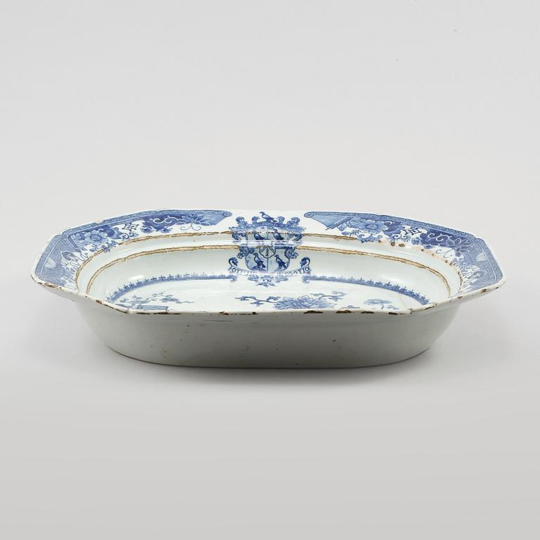 UNDERFAT, porslin, Kina, 1700-tal.