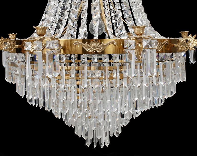 LJUSKRONA, eklektisk stil, modern tillverkning. Höjd: 128 cm.