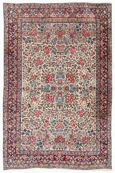 An Oriental carpet, c. 272 x 180 cm.