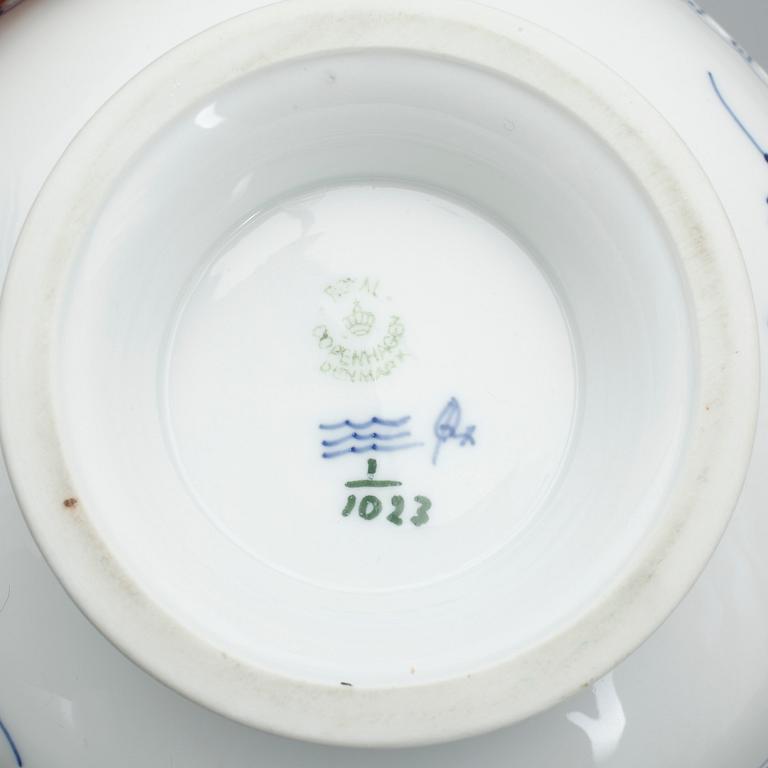 TESERVIS, 18 delar, porslin, "Musselmalet", Royal Copenhagen, Danmark, 1900-tal.