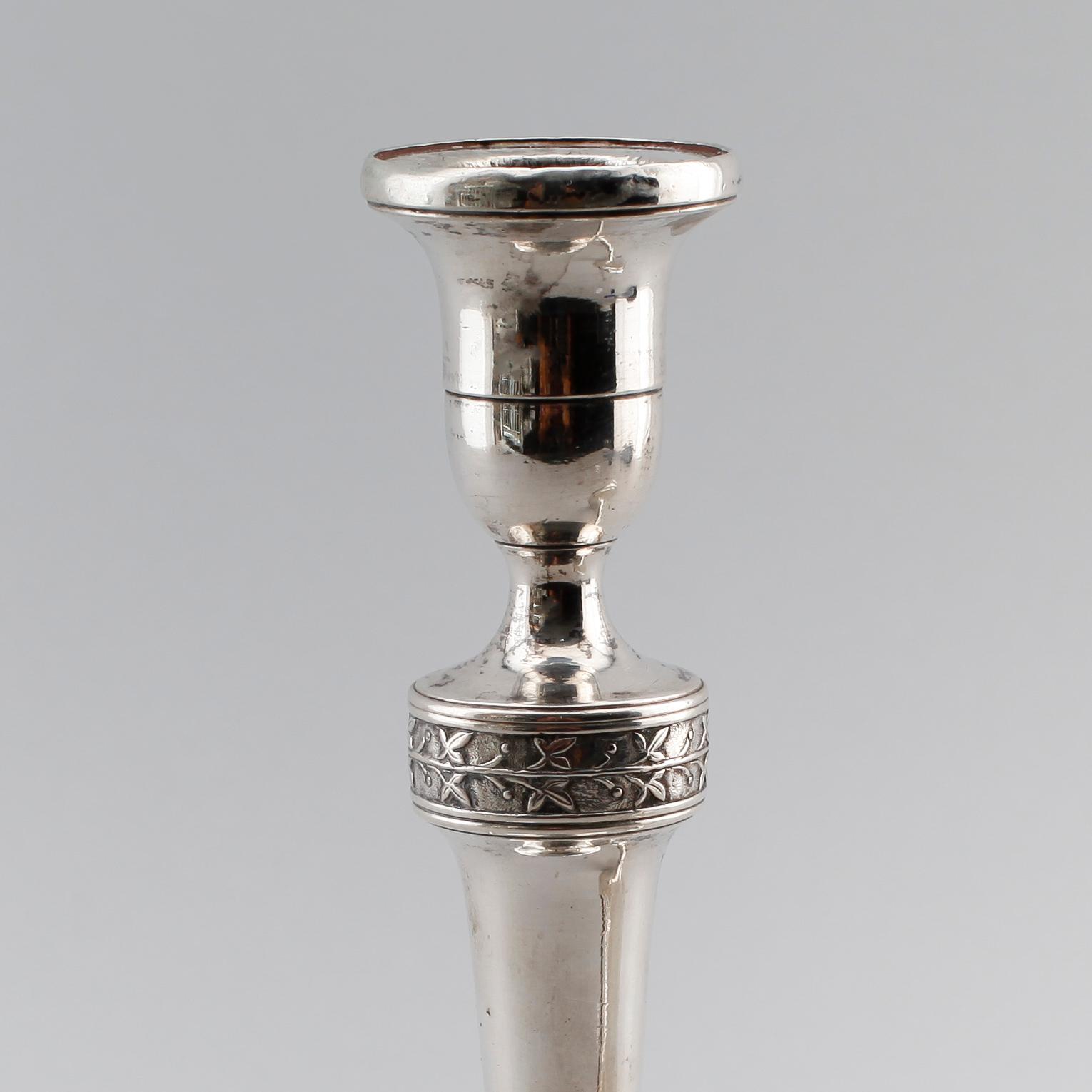 LJUSSTAKAR, 1 par, silver, möjligen Tyskland, 1800-talets första hälft.