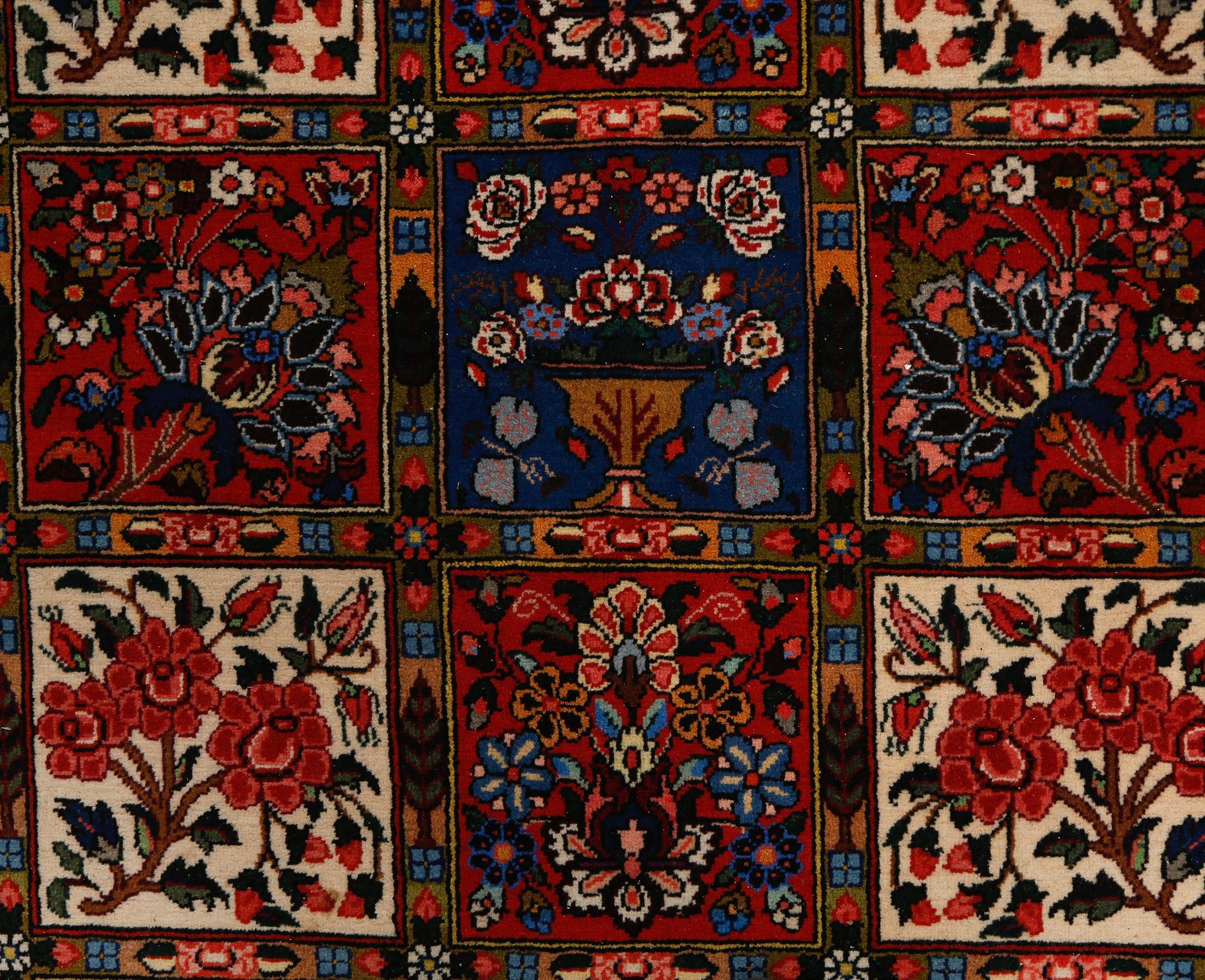 MATTA, Bachtiari, 1900-talets andra hälft, 300x205 cm.