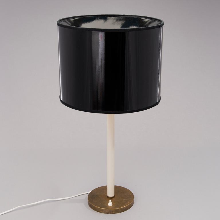 GUNILLA JUNG, A TABLE LAMP. Manufactured by Orno, 1939.
