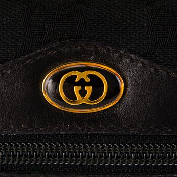 GUCCI, KLÄDÖVERDRAG SAMT VÄSKA, 1980-tal.