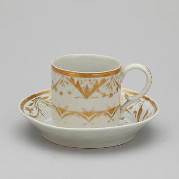 KOPPAR MED FAT, 4 st, porslin, empire, Danmark, 1800-talets första hälft.