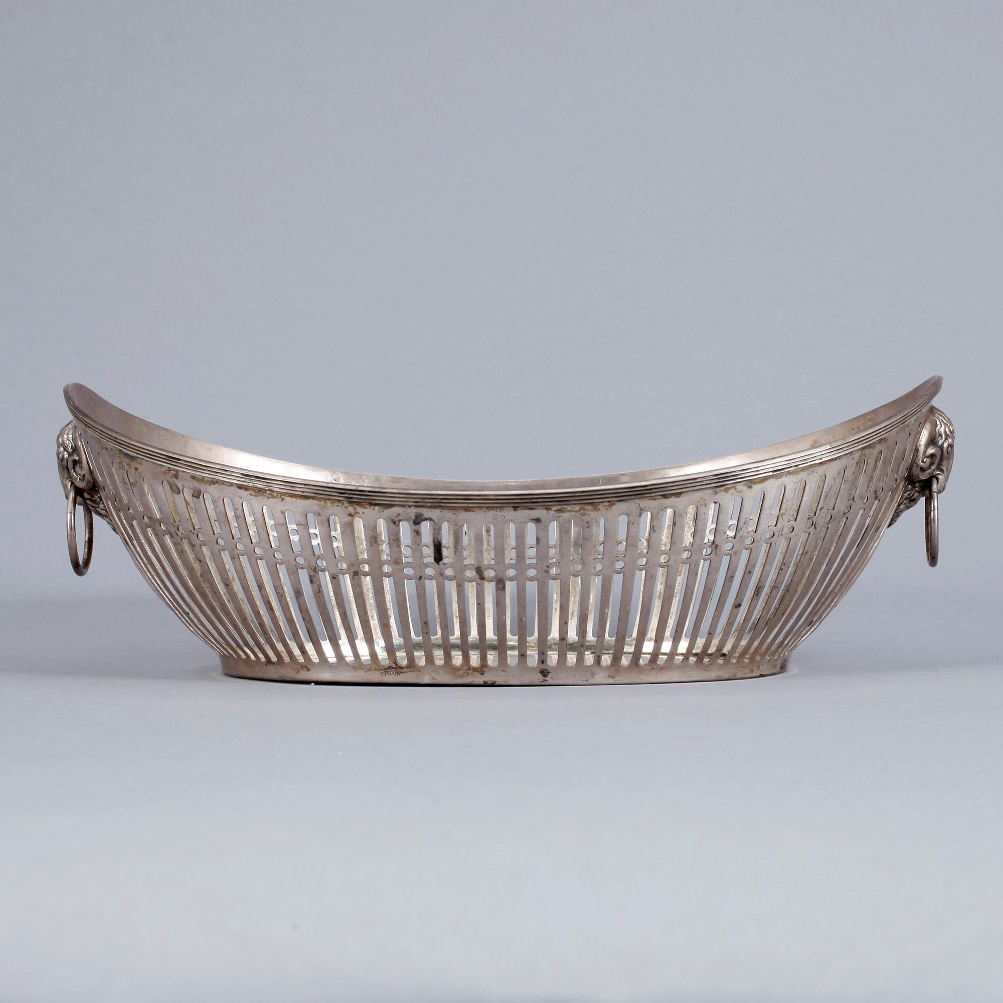 GALLERSKÅL, silver, Nederländerna. 1900-talets första hälft. Vikt ca 300 gram.