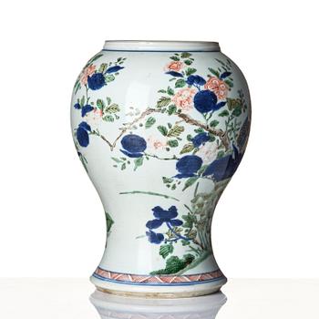 Vas, porslin. Qingdynastin, Kangxi (1662-1722).
