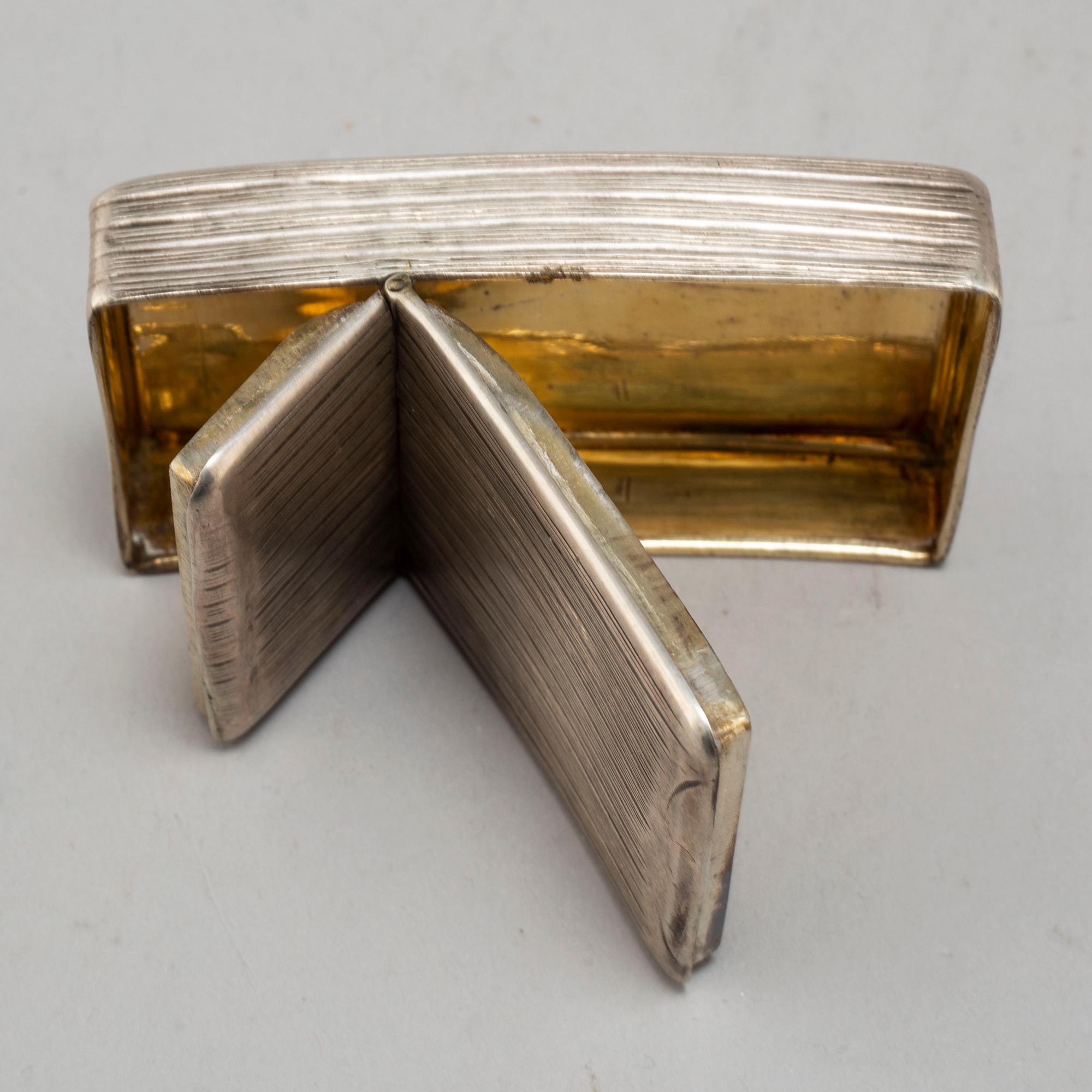 SNUSDOSOR, 2 st, samt GLASÖGONFODRAL, silver.  Johan Blohm, Karlshamn, 1879.