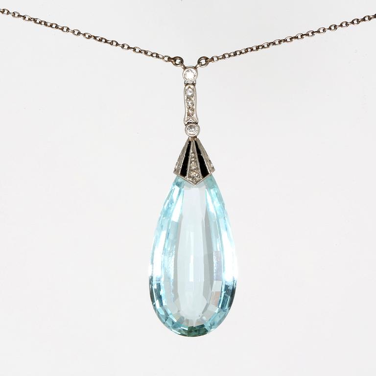 Aquamarine pendant on chain, low ct gold, 1 aquamarine height approx 2,5 cm, rose-cut diamonds and probably onyx.