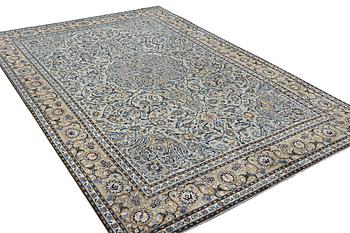 A Kashan carpet, c. 419 x 277 cm.