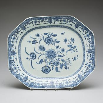 STEKFAT, porslin. Kina Qianlong(1736-1795).