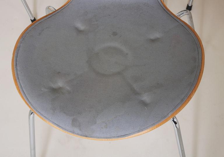 STOLAR, 6 st, "Sjuan", Arne Jacobsen för Fritz Hansen, etikettmärkta 1993.