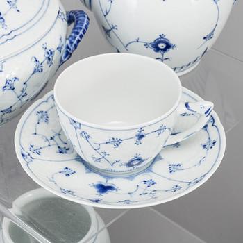 BING & GRØNDAHL, a part 'Musselmalet' coffee and dinner porcelain service, Denmark (120 pieces).