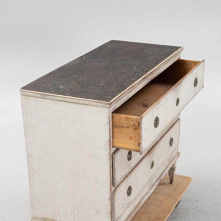 A Gustavian chest of drawers, circa 1800.