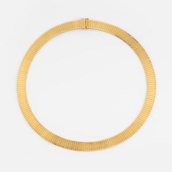 18K gold necklace.