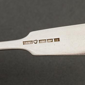 GUSTAF MÖLLENBORG, såssked, Stockholm, 1835 och PARTI SILVERBESTICK, 42 delar, bl.a. Rosenholm. Vikt 1183 g.