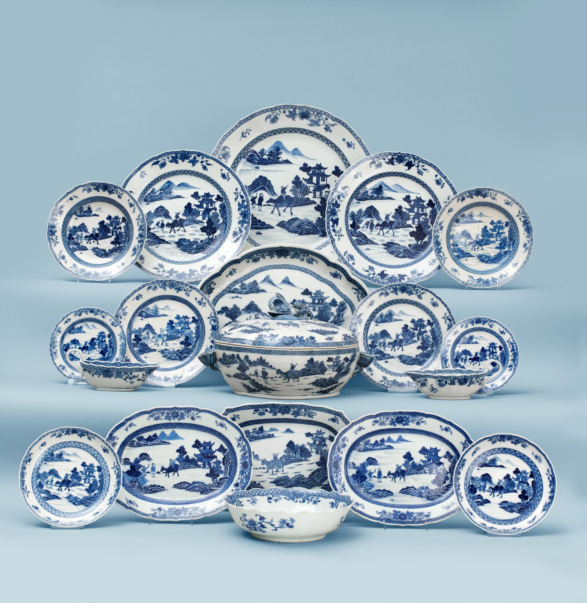 An extensive blue and white dinner service, Qing dynasty, Qianlong (1736-95).